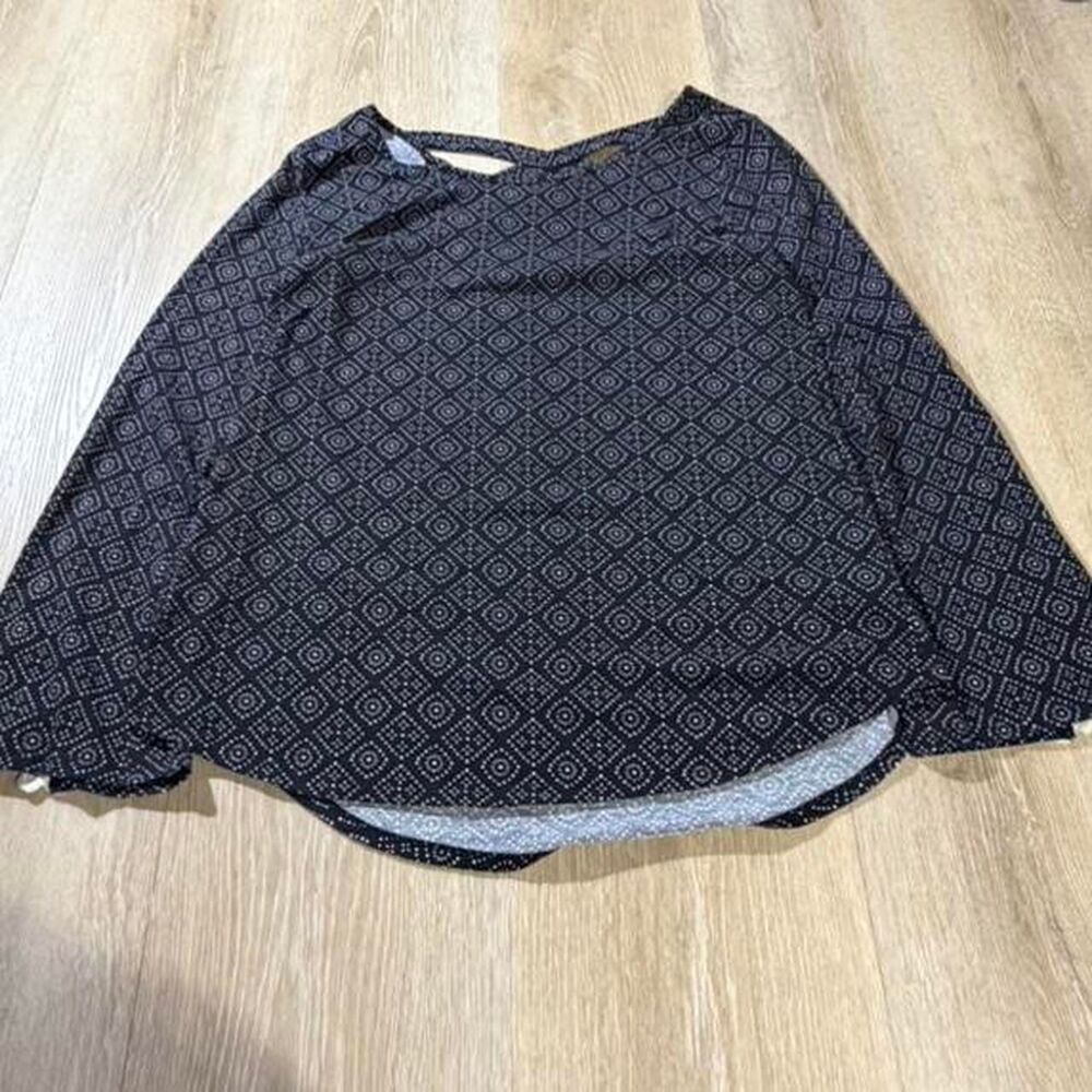 Maurices Women's Black and Grey Blouse